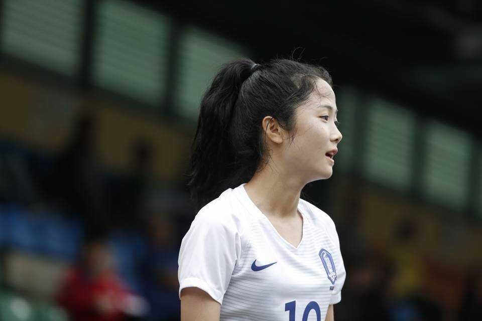 128间房主播跳舞 弹壳舞步